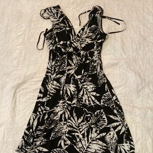 Black and white big leaf pattern dress